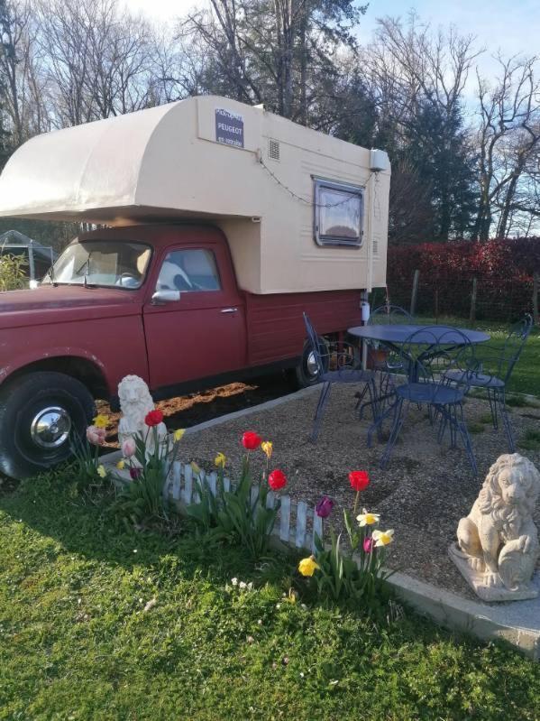Bed and Breakfast La Roulotte Des Trois Arbres Oradour-sur-Glane Exterior foto