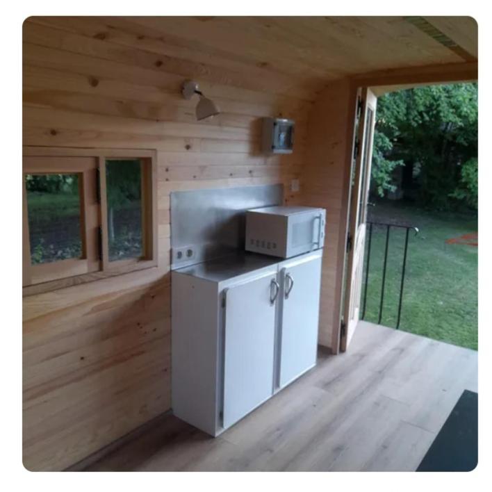 Bed and Breakfast La Roulotte Des Trois Arbres Oradour-sur-Glane Exterior foto