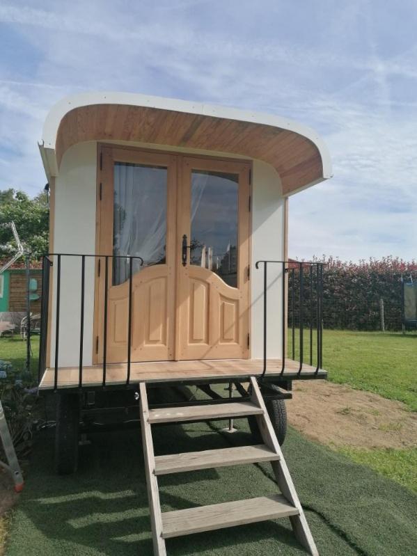 Bed and Breakfast La Roulotte Des Trois Arbres Oradour-sur-Glane Exterior foto
